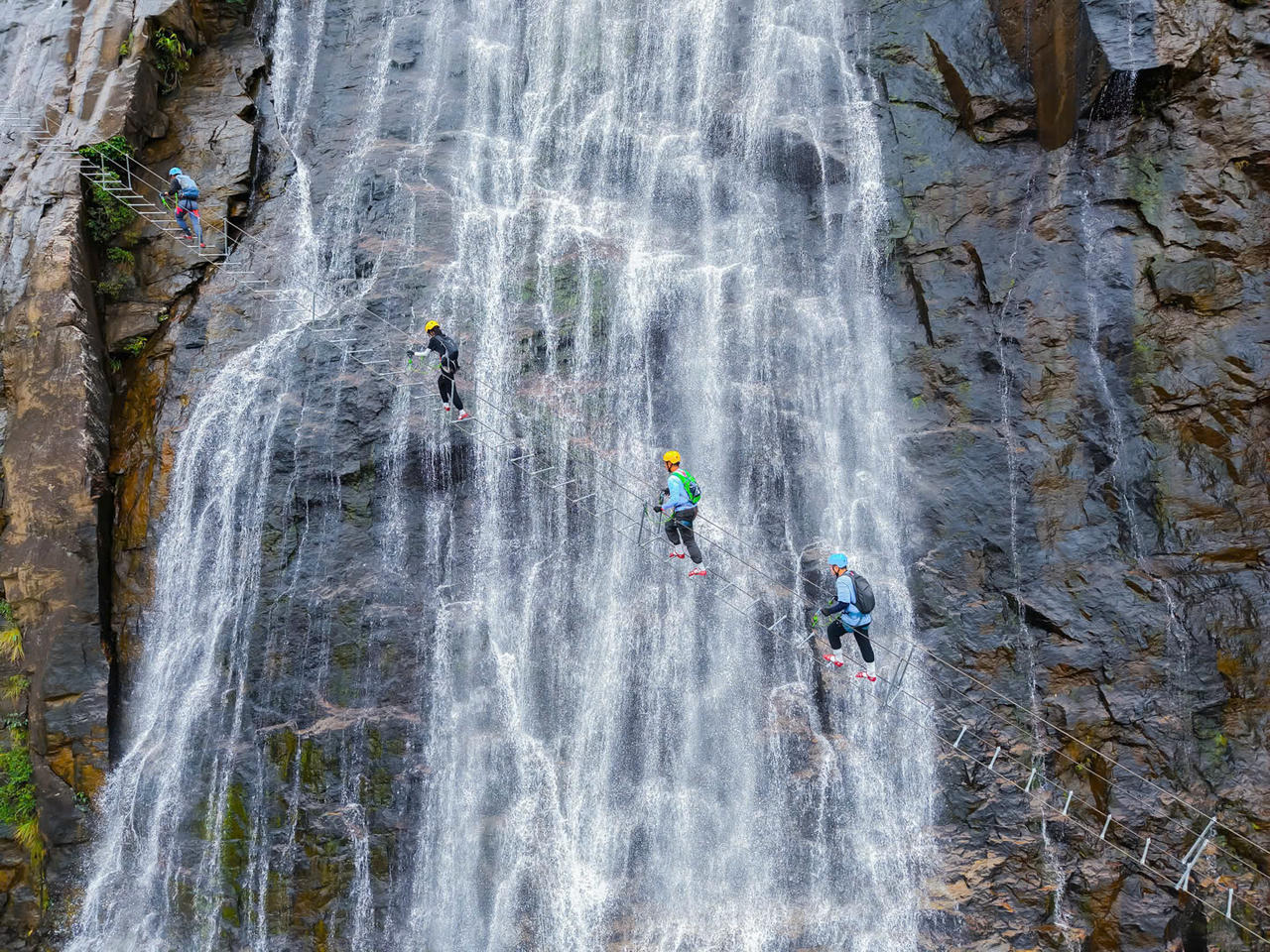 Hiện nay, Jungle Boss đang vận hành tour chinh phục Thác Đỗ Quyên 2 ngày 1 đêm, góp phần khai thác hiệu quả tiềm năng tự nhiên của Bạch Mã 