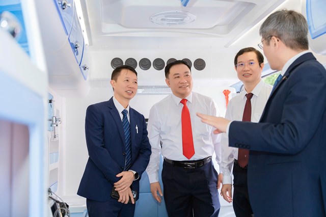 Bên trong xe cứu thương Vingroup tài trợ cho tỉnh Khánh Hòa.