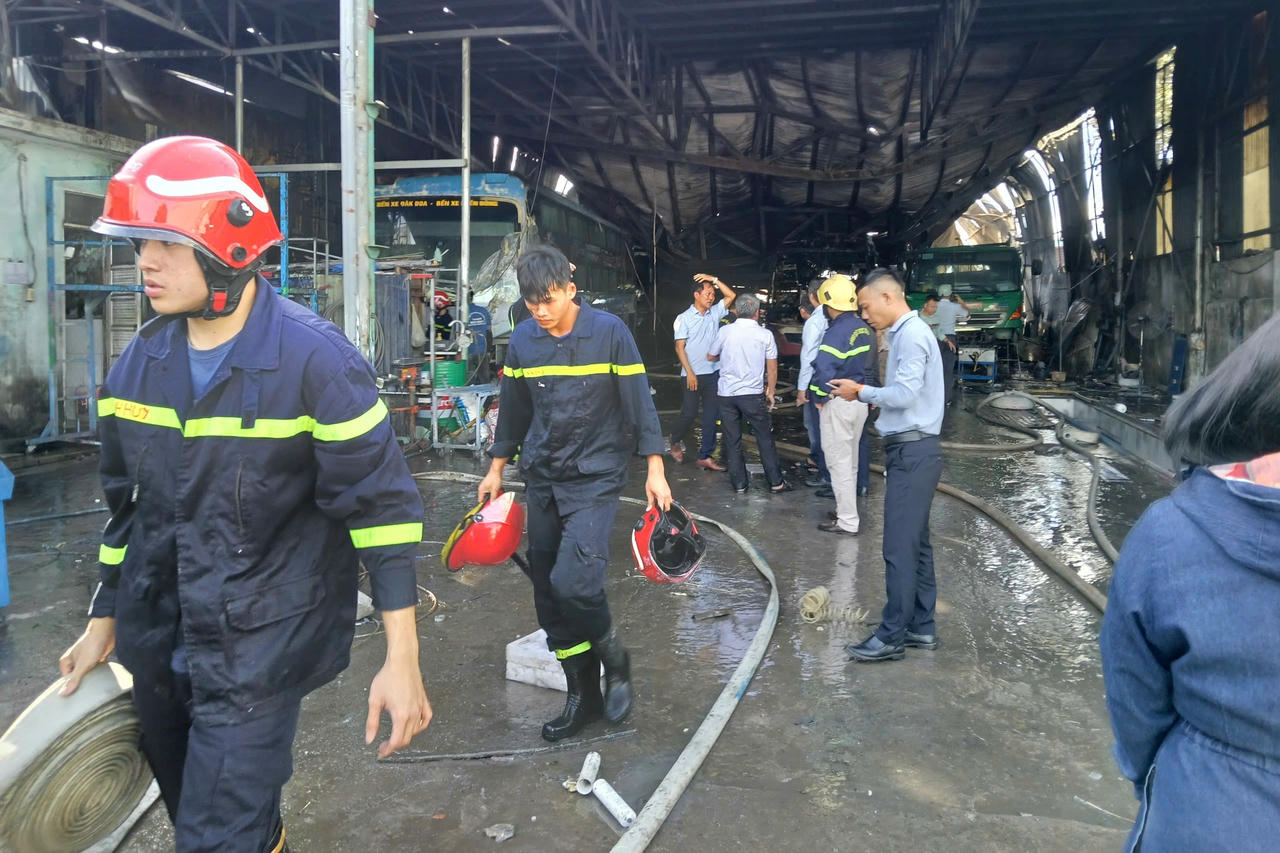 Gia Lai: Cháy garage ô tô tại phường Hội Phú, nhiều phương tiện bị hư hỏng