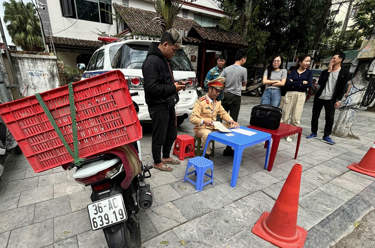 Thanh Hóa: Liên tiếp phát hiện và xử lý các shipper vi phạm an toàn giao thông