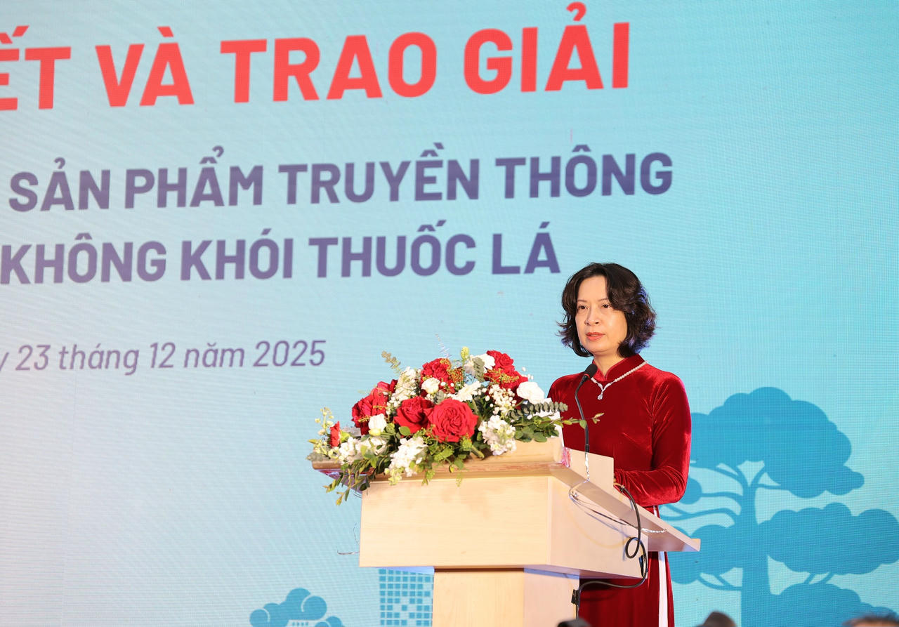 Thứ trưởng Bộ Y tế Nguyễn Thị Liên Hương phát biểu tại lễ trao giải.