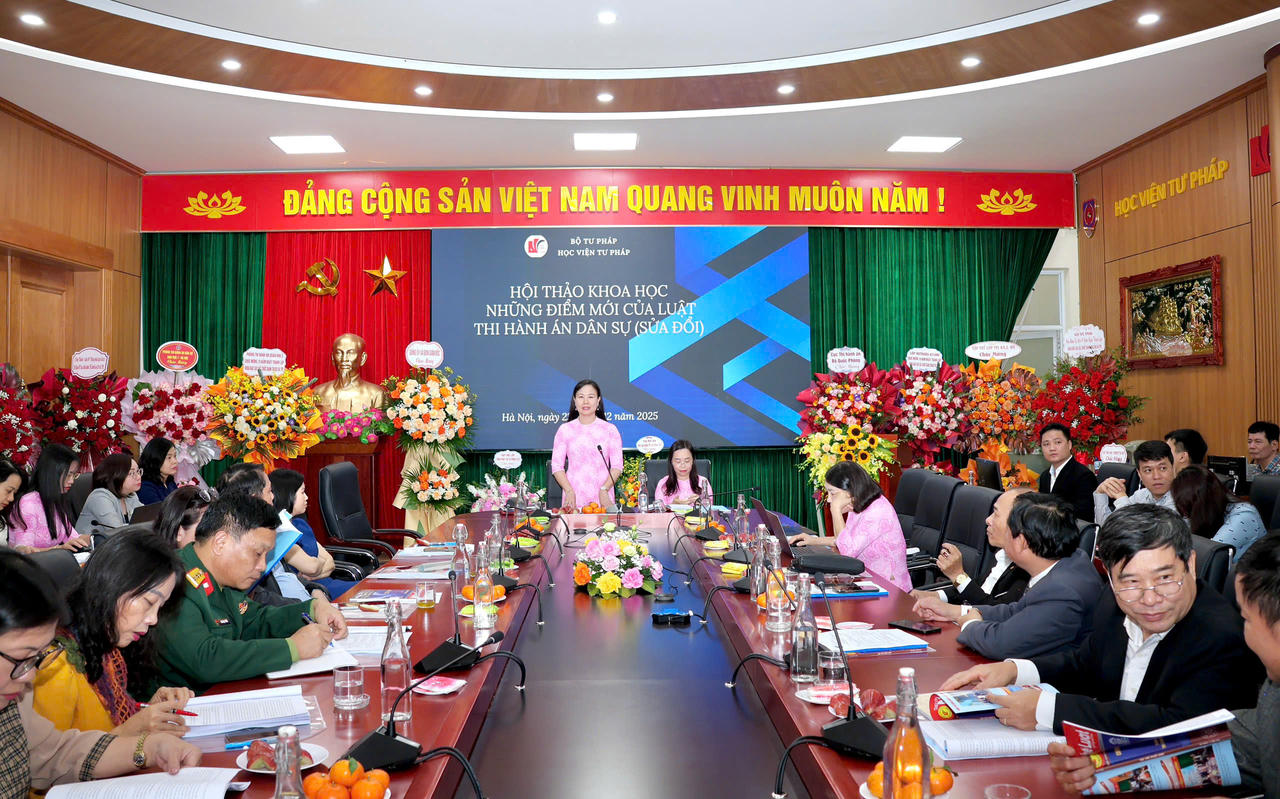 NGƯT.PGS.TS Nguyễn Minh Hằng Phó Giám đốc Học viện Tư pháp phát biểu tại Hội thảo.