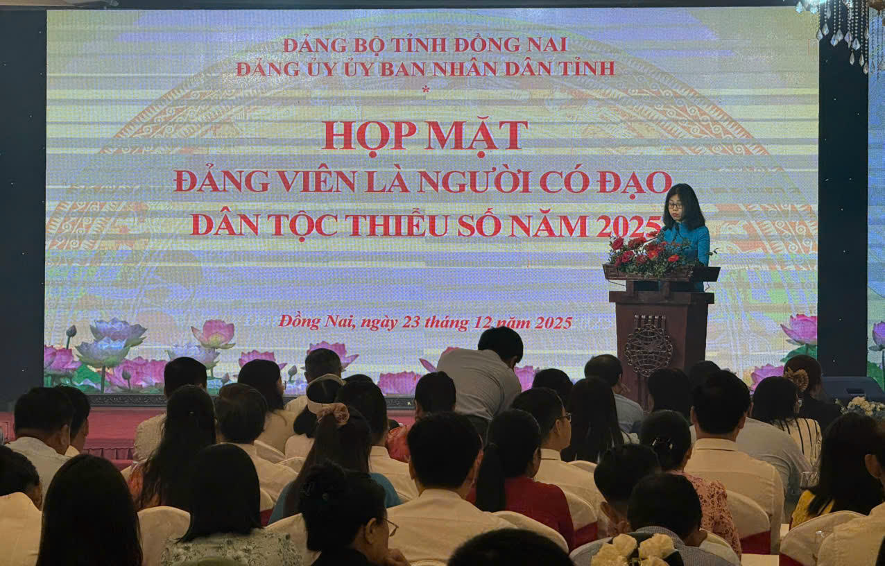 Toàn cảnh buổi họp mặt.