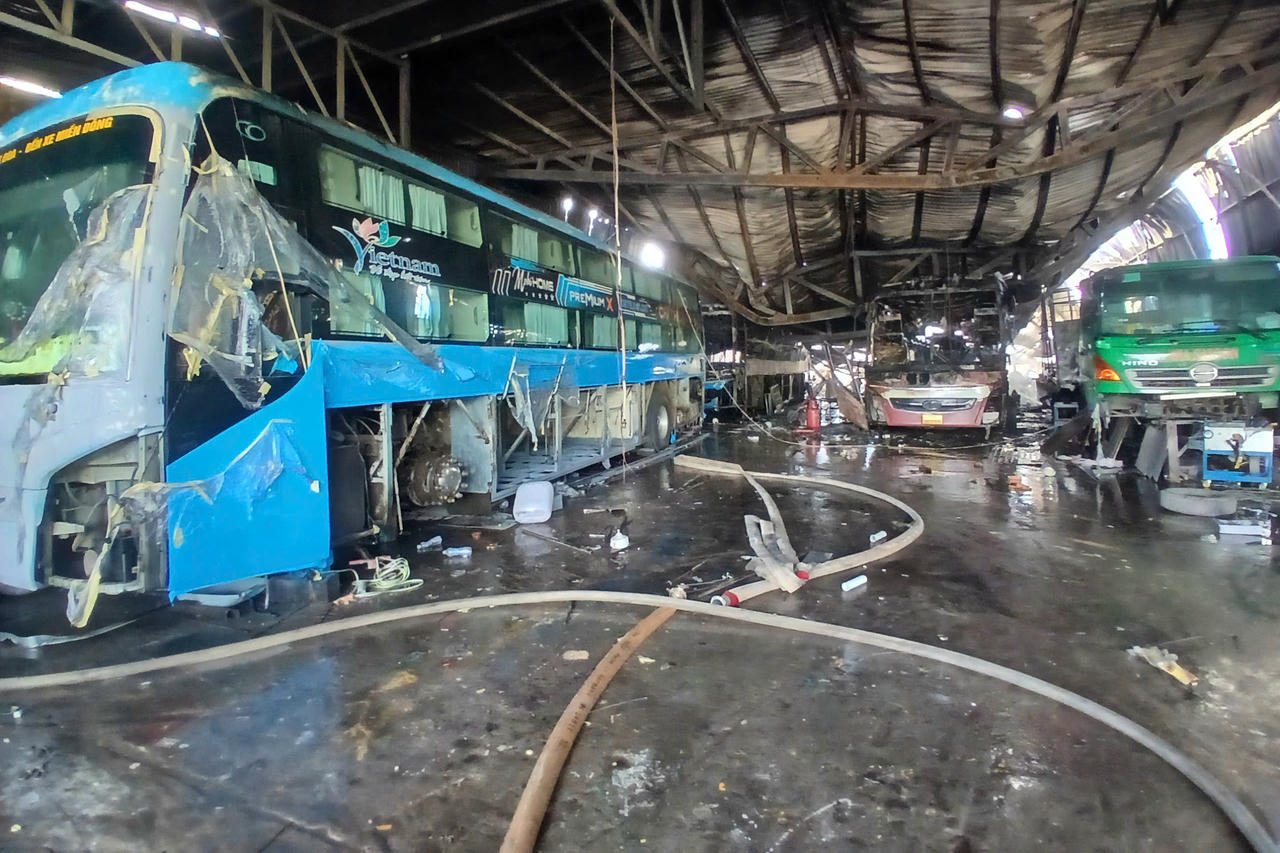 Đám cháy bùng phát bên trong khu vực garage.