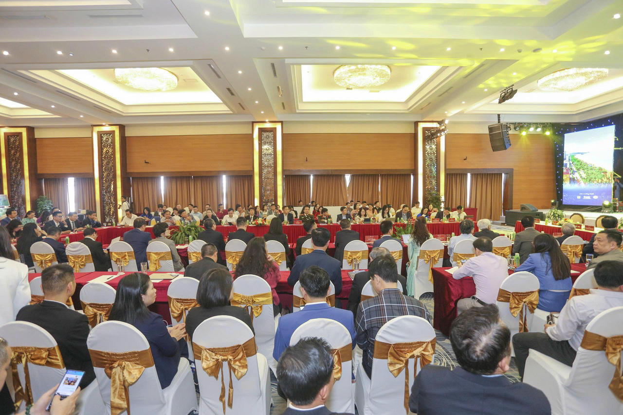 Hội thảo thu hút nhiều đại biểu tham dự và trao đổi ý kiến.