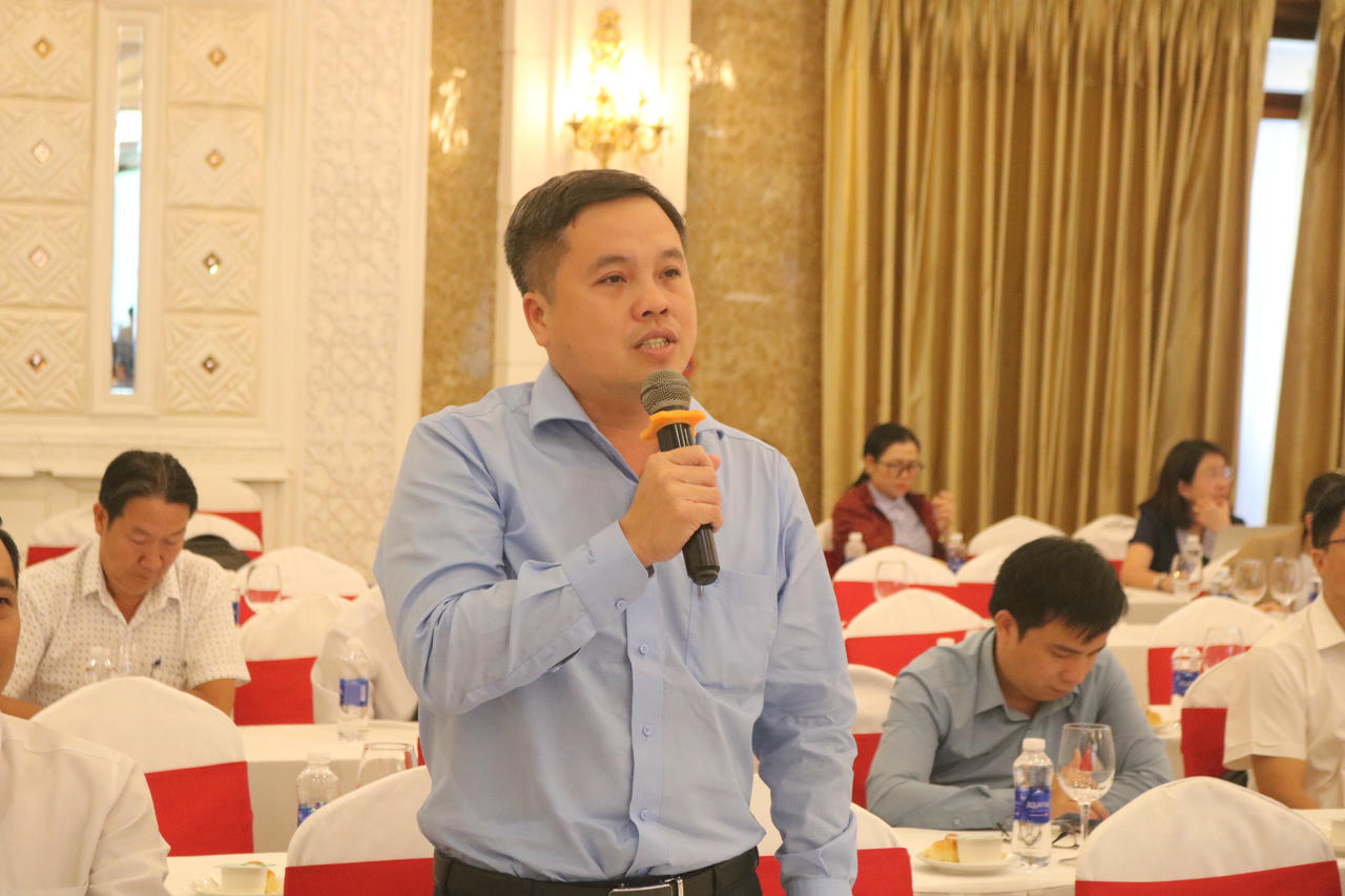 Ông Chu Đăng Khoa, đại diện Đảng bộ Tổng Công ty Cao su Đồng Nai phát biểu ý kiến tại buổi họp mặt.