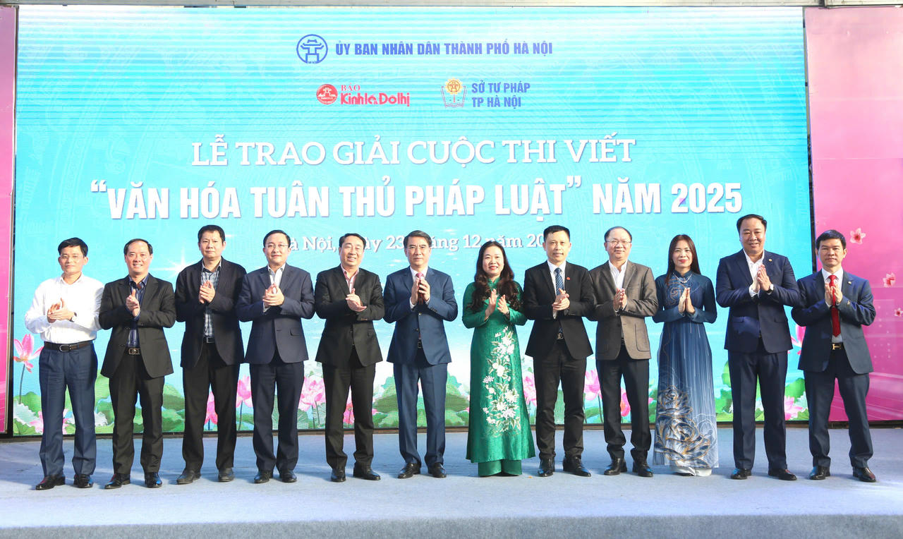 Các đại biểu tham dự Lễ trao giải.