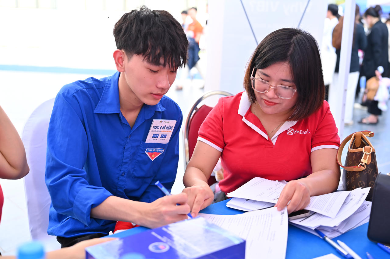 Ngày hội, giúp sinh viên không chỉ “tìm việc” mà còn “hiểu nghề.