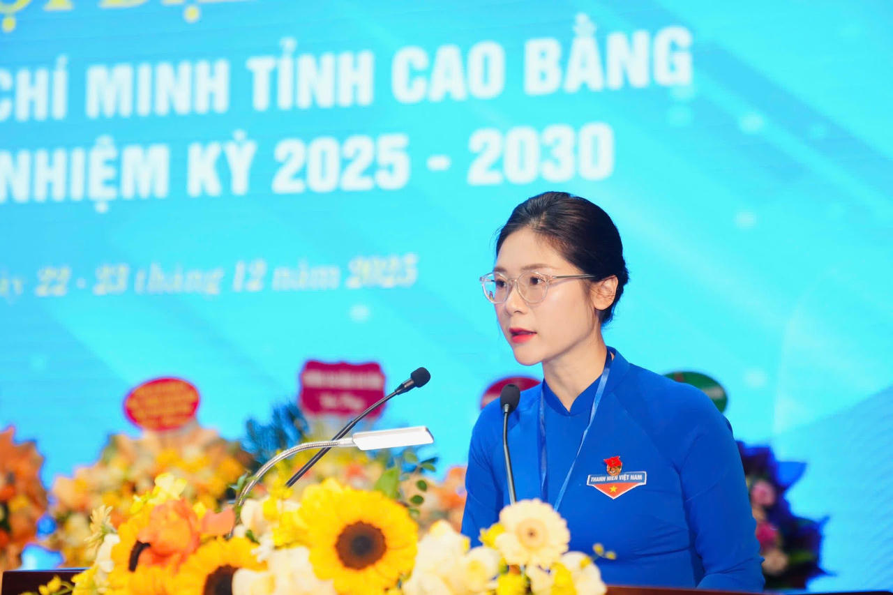 Bà Nguyễn Thị Hương Nhung - Bí thư Tỉnh Đoàn Cao Bằng khóa XVI phát biểu tại Đại hội. (Ảnh: PV)