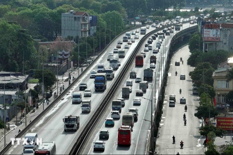 Hà Nội thí điểm hạn chế một số phương tiện trên đường Vành đai 3 trên cao giờ cao điểm