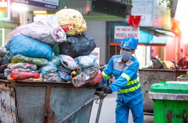  Tăng cường cao điểm ra quân kiểm tra, xử phạt vi phạm hành chính trong lĩnh vực vệ sinh môi trường