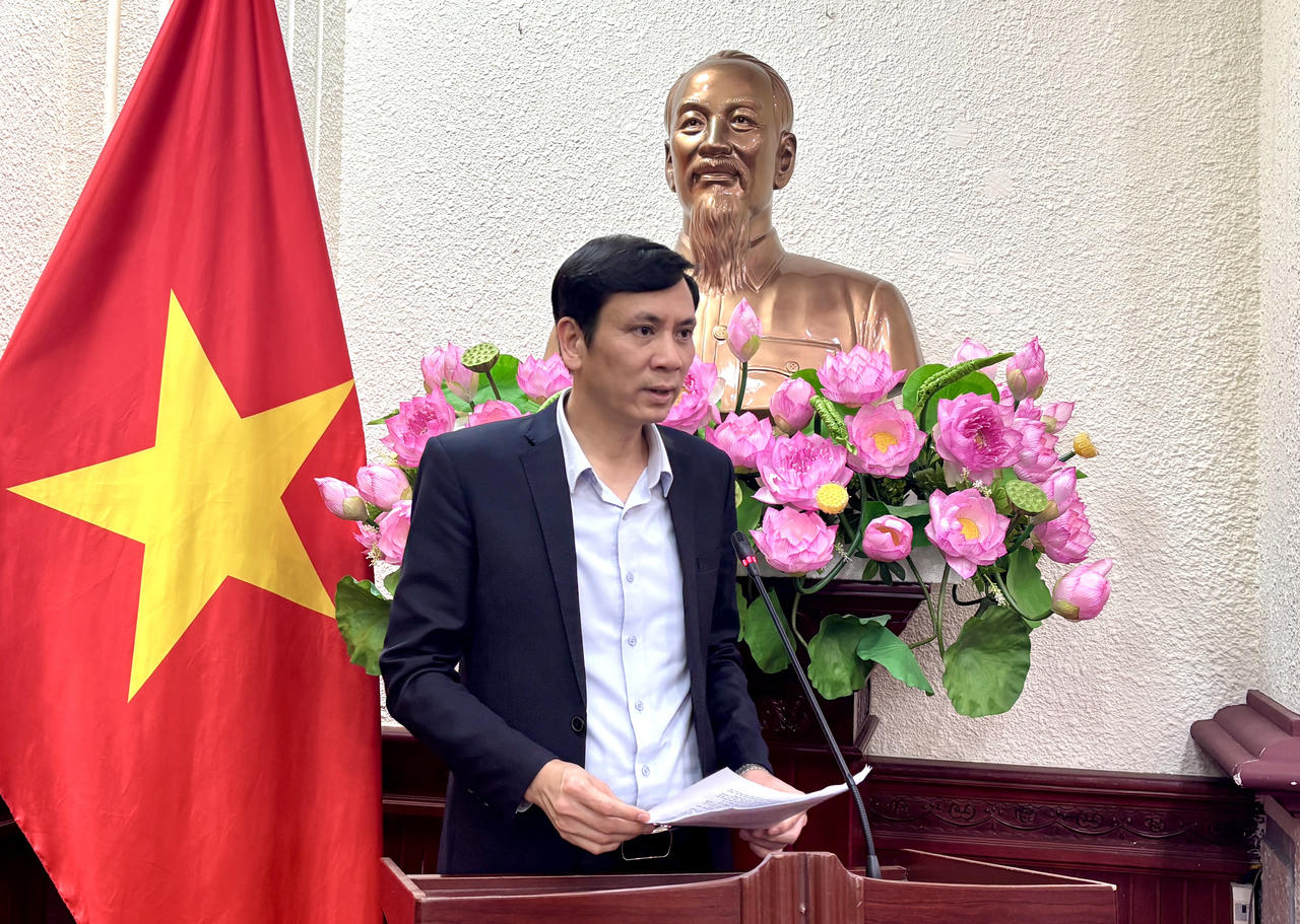 Phó Vụ trưởng Vụ PLQT Nguyễn Đức Kiên phát biểu tại hội nghị.