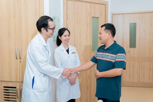 Bố bệnh nhân gửi lời cảm ơn đến đội ngũ bác sĩ Vinmec Central Park.