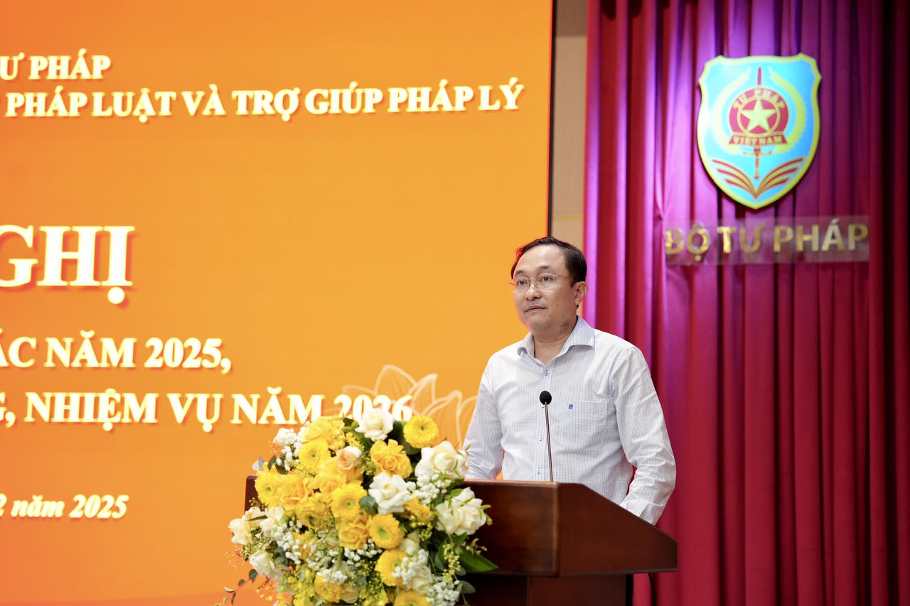 Phó Cục trưởng Cục PBGDPL&amp;TGPL Phan Hồng Nguyên phát biểu