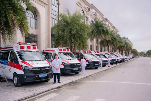 Hình ảnh dàn xe cấp cứu Vingroup tài trợ cho tỉnh Hà Tĩnh.