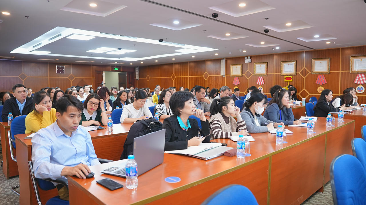 Học viên được phổ biến những điều chỉnh quan trọng trong hệ thống chính sách thuế năm 2025 và Thông tư 99/2025/TT-BTC về chế độ kế toán doanh nghiệp.