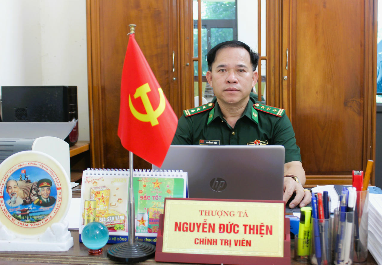 Thượng tá Nguyễn Đức Thiện -&nbsp;Chính trị viên Đồn Biên phòng cửa khẩu quốc tế Cầu Treo.
