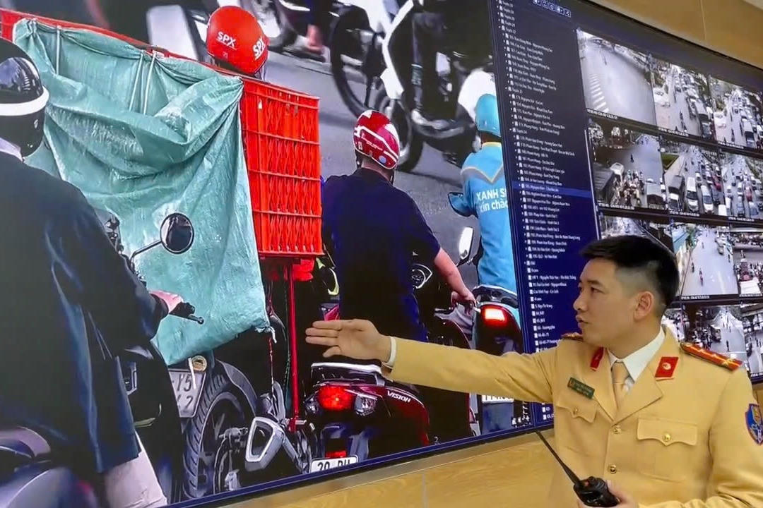 Công an TP Hà Nội xử lý nghiêm người giao  hàng chở hàng che biển số “né” camera AI