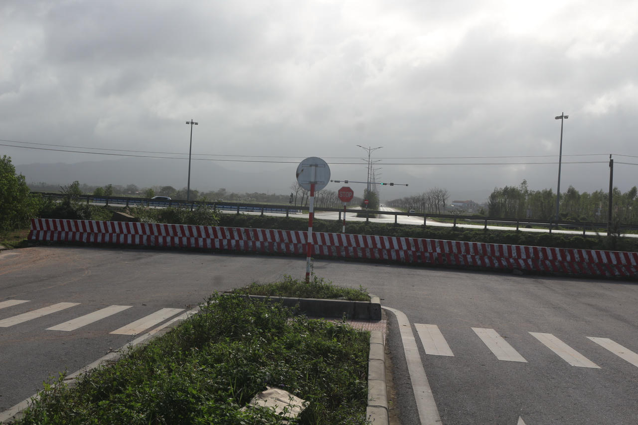 Hạ tầng giao thông chưa đồng bộ tại khu vực nút giao Điện Biên Phủ - Quốc lộ 1 tuyến tránh Đồng Hới.