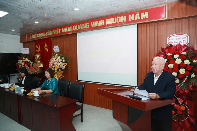 Phó Chủ tịch, Trưởng Ban kiểm tra Hội Bảo trợ tư pháp cho người nghèo TP Hà Nội Nguyễn Văn Bình trình bày báo cáo dự thảo tại Đại hội. Ảnh: Nguyễn Hùng