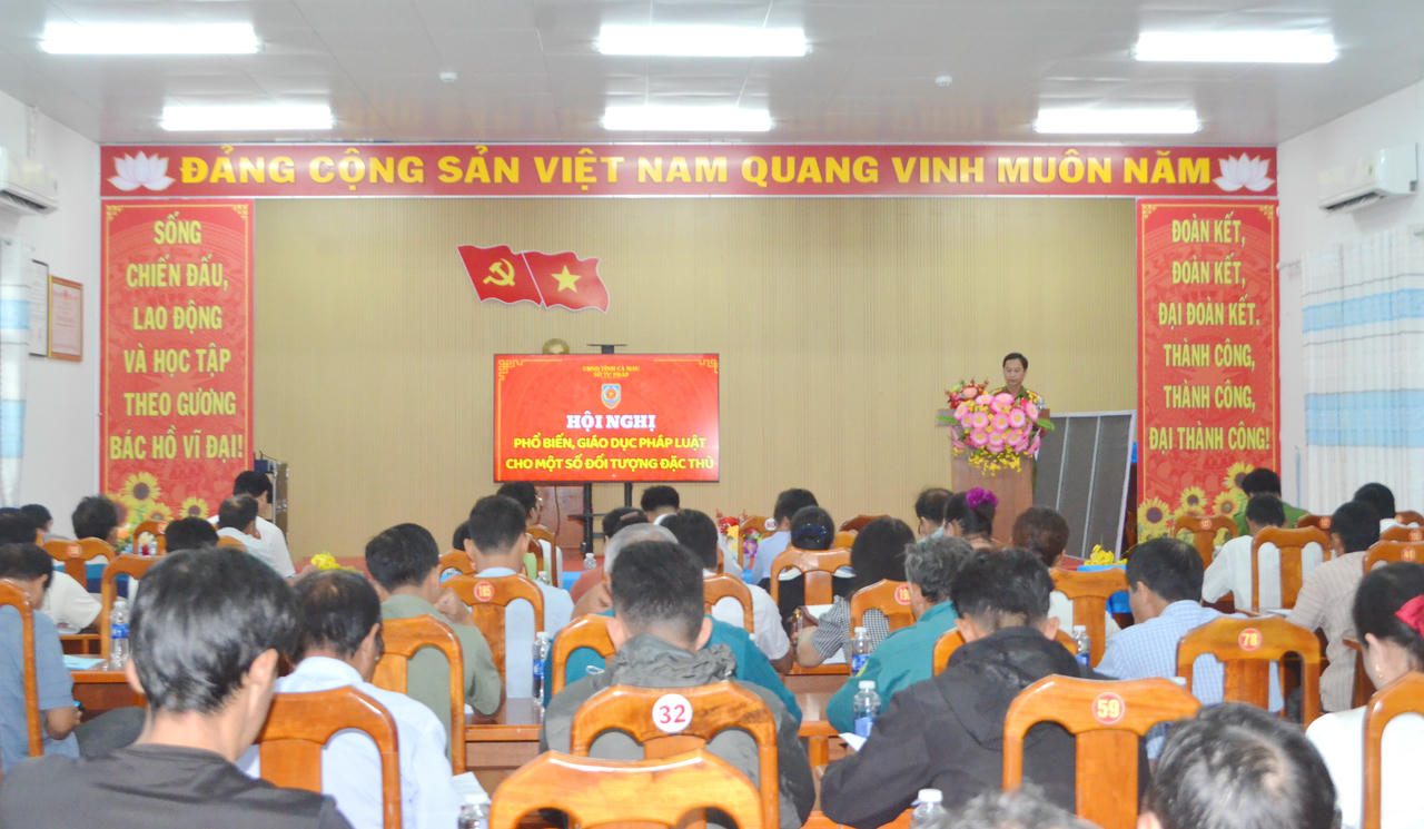 Quang cảnh Hội nghị phổ biến, giáo dục pháp luật.