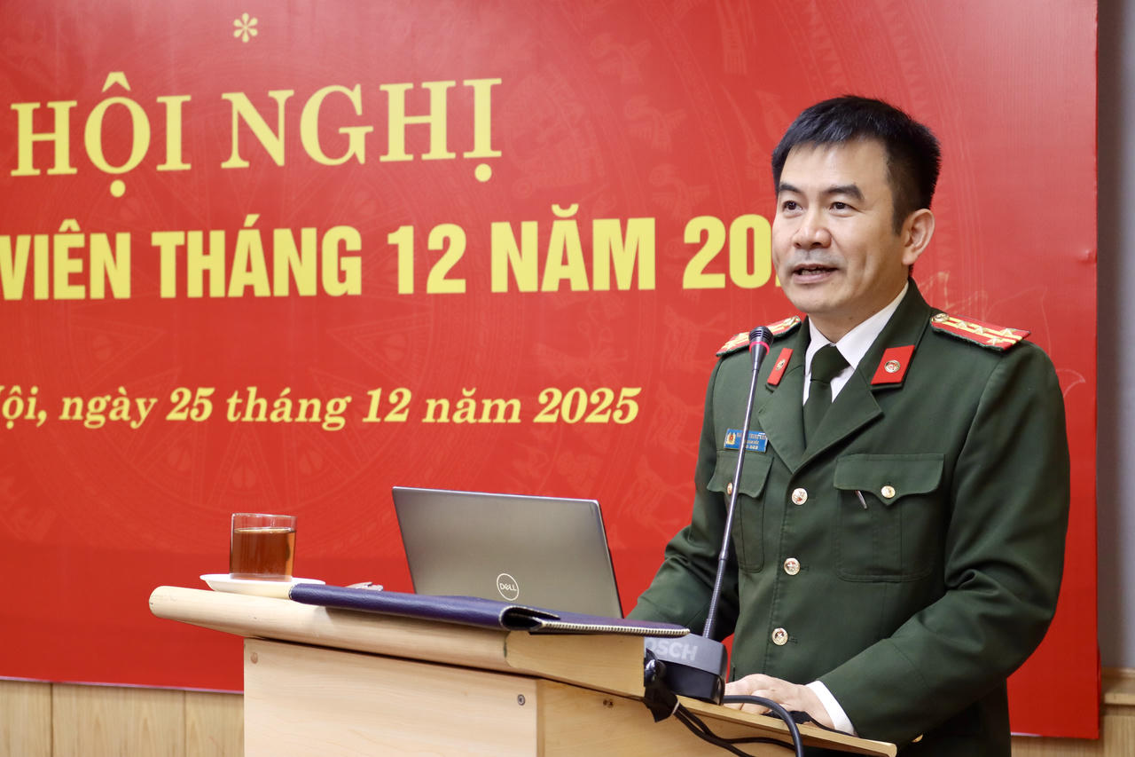 Đại tá, PGS.TS. Nguyễn Trung Kiên, Phó Giám đốc Học viện An ninh nhân dân phát biểu tại hội nghị.
