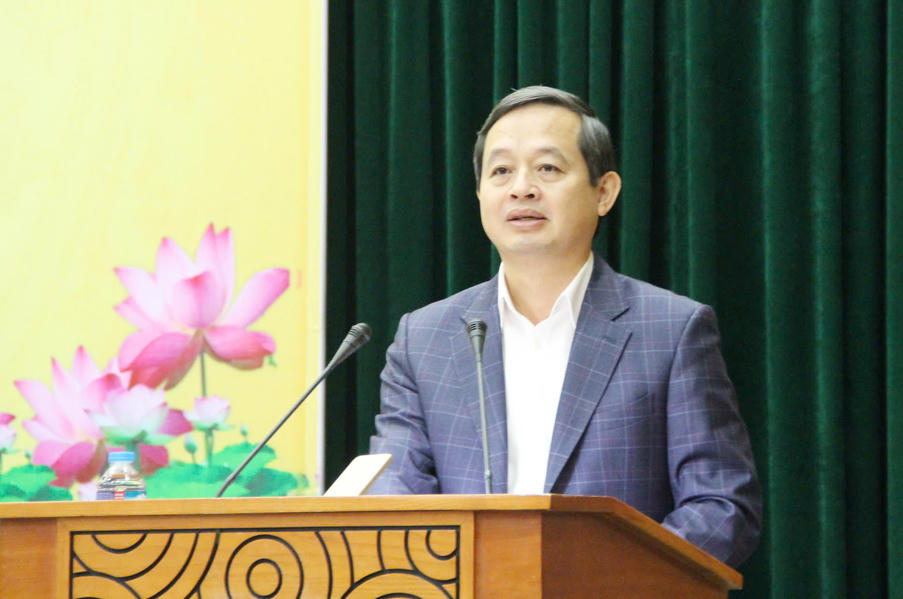 Ông Phạm Hoàng Sơn, Chủ tịch UBND tỉnh phát biểu tại hội nghị.