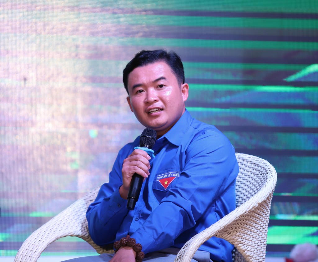 Phó Giám đốc Công ty TNHH Đo đạc bản đồ Bảo Châu, chi nhánh Lạng Sơn, chủ Vườn ươm Đất Phật - mô hình ươm giống bảo tồn và phát triển cây hoàng đàn tuyết tỉnh Lạng Sơn Hoàng Ngọc Vũ