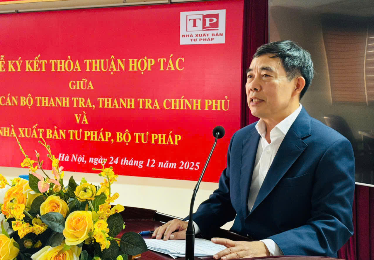Ông Trần Mạnh Đạt, Bí thư Chi bộ, Giám đốc kiêm Tổng Biên tập Nhà xuất bản Tư pháp phát biểu tại Lễ ký kết.