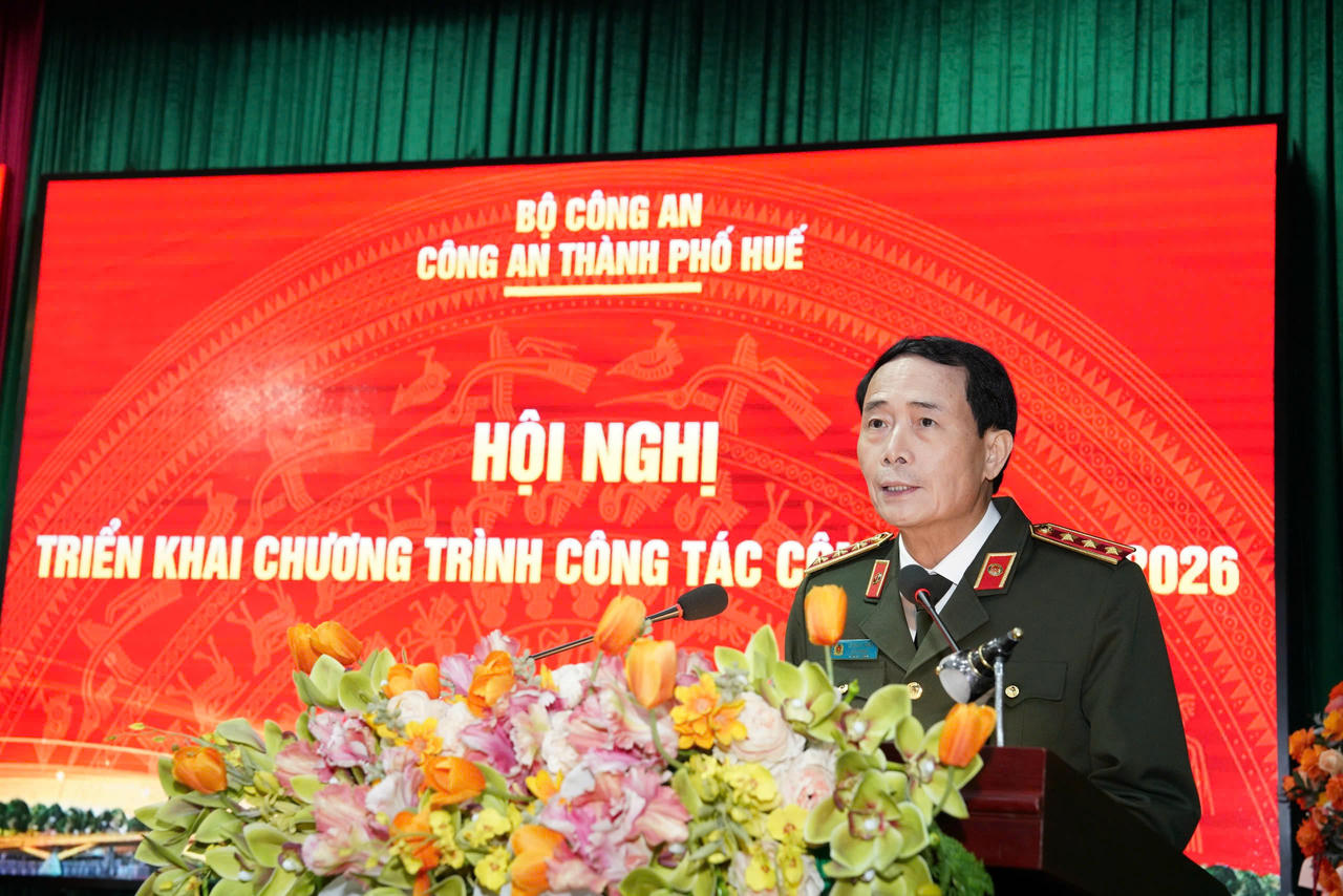 Thượng tướng Lê Quốc Hùng, Ủy viên Trung ương Đảng, Thứ trưởng Bộ Công an phát biểu chỉ đạo tại Hội nghị triển khai.