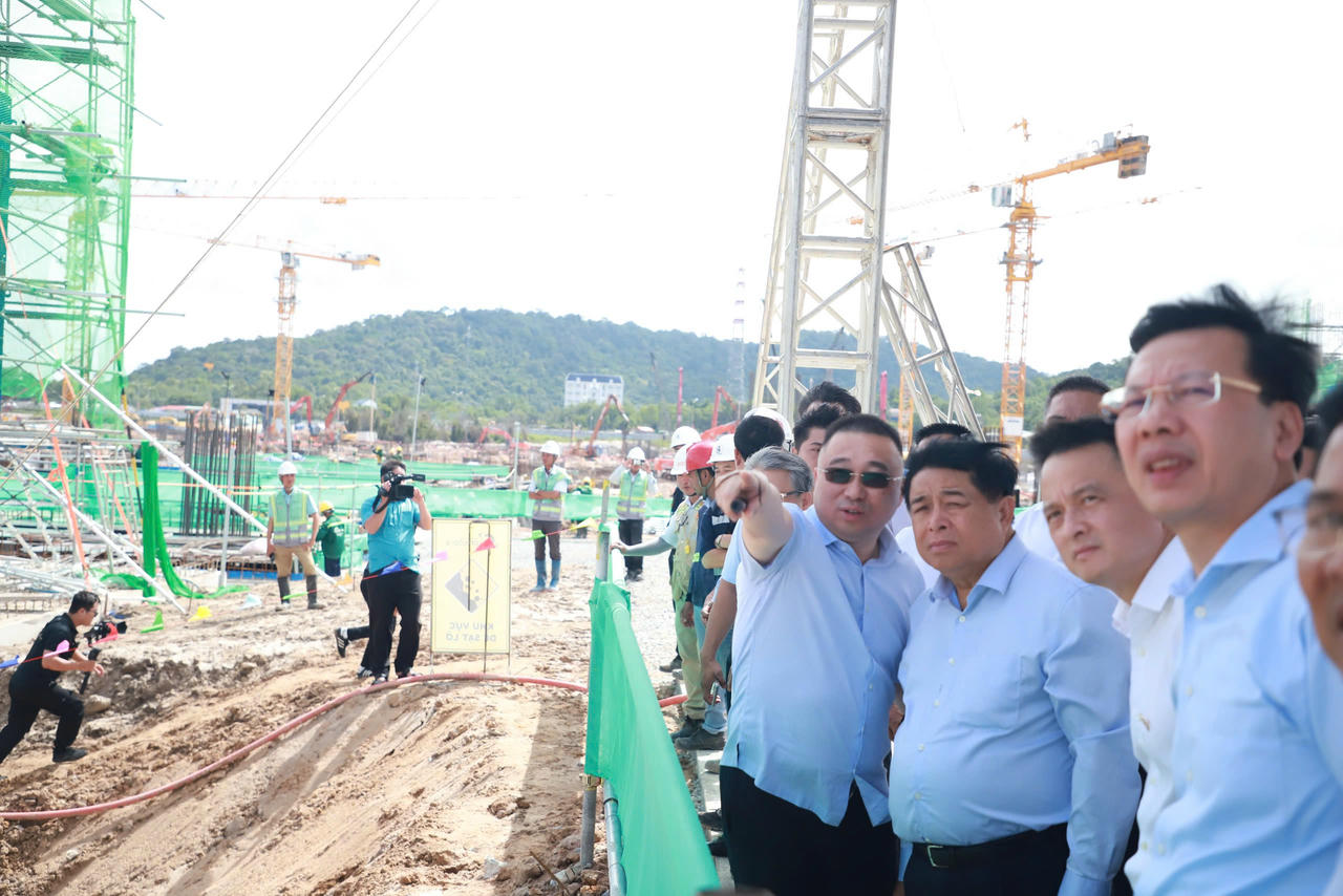 Phó Thủ tướng Chính phủ Nguyễn Chí Dũng kiểm tra Dự án mở rộng sân bay Phú Quốc phục vụ Hội nghị cấp câp APEC 2027.