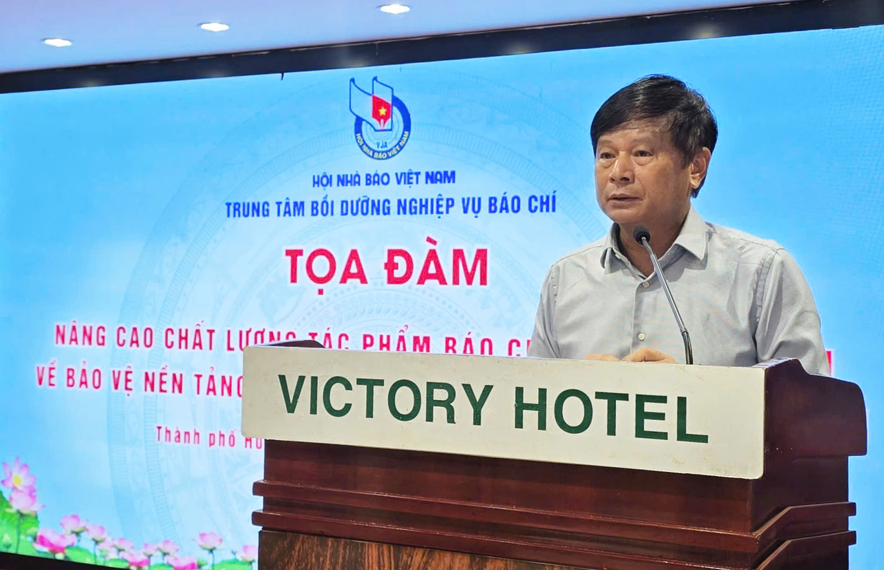 Nâng cao bản lĩnh báo chí trước thách thức trên không gian mạng