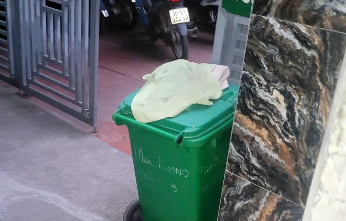 Xác minh vụ bé sơ sinh tử vong được phát hiện trong thùng rác