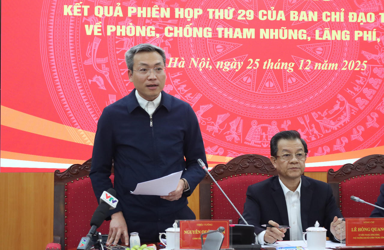 Thiếu tướng Nguyễn Quốc Toản, Chánh Văn phòng, Người phát ngôn Bộ Công an trả lời tại cuộc họp.