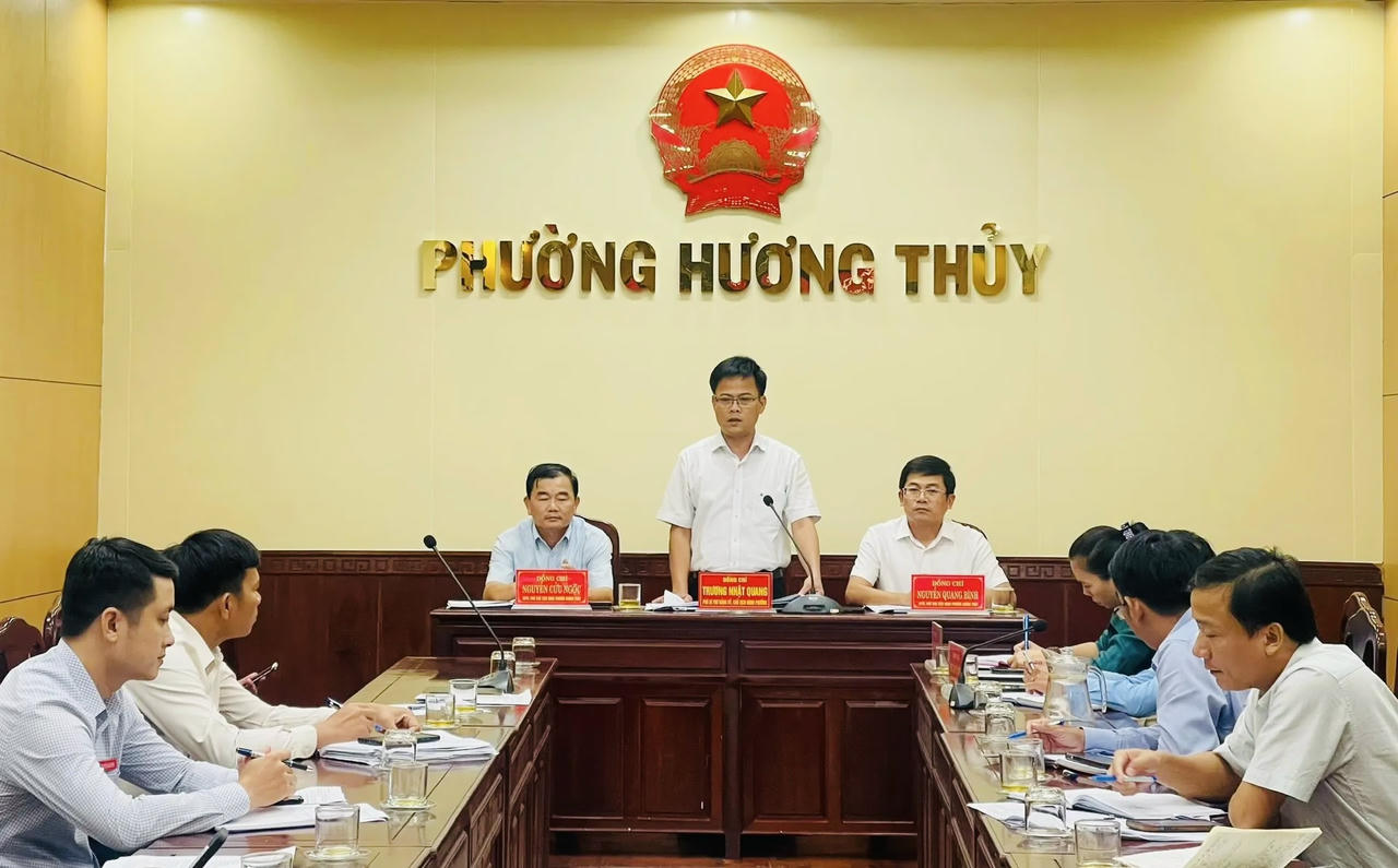 Ông&nbsp;Trương Nhật Quang, Chủ tịch UBND phường Hương Thủy&nbsp;chủ trì cuộc họp triển khai nhiệm vụ phát triển kinh tế – xã hội, tập trung công tác quy hoạch, đầu tư hạ tầng và chỉnh trang đô thị.