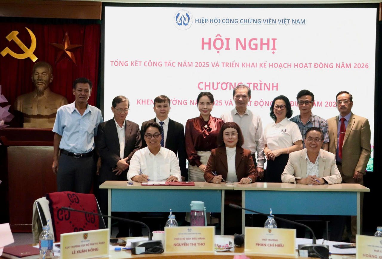 Các Hội Công chứng các tỉnh kí kết giao ước thi đua