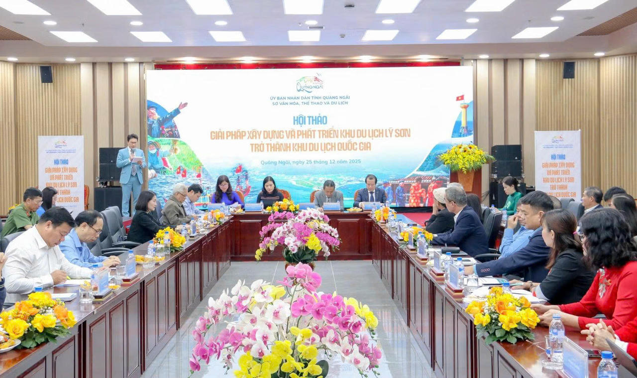 Quang cảnh&nbsp;Hội thảo “Giải pháp xây dựng, phát triển khu du lịch Lý Sơn trở thành khu du lịch quốc gia”.