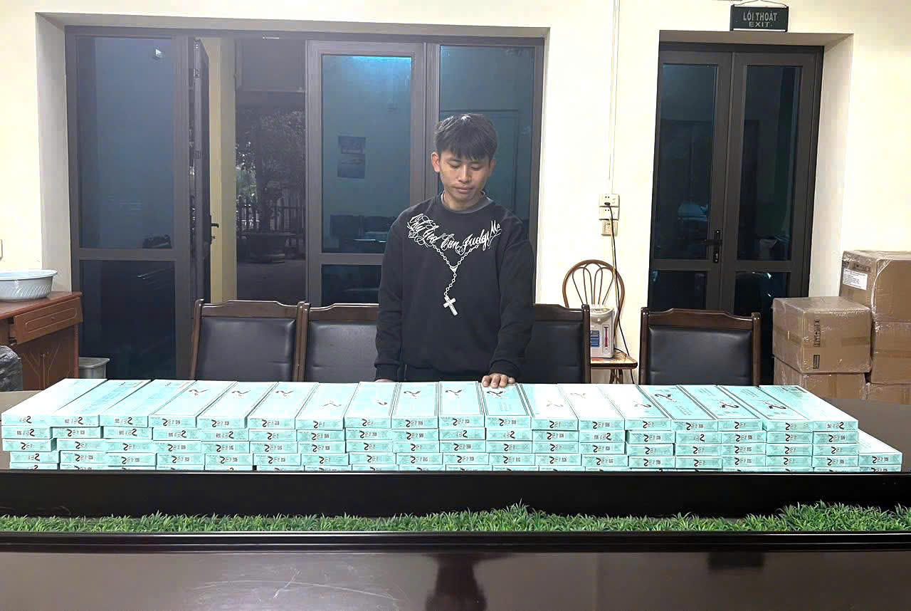 Vàng Minh Dũng cùng tang vật&nbsp;