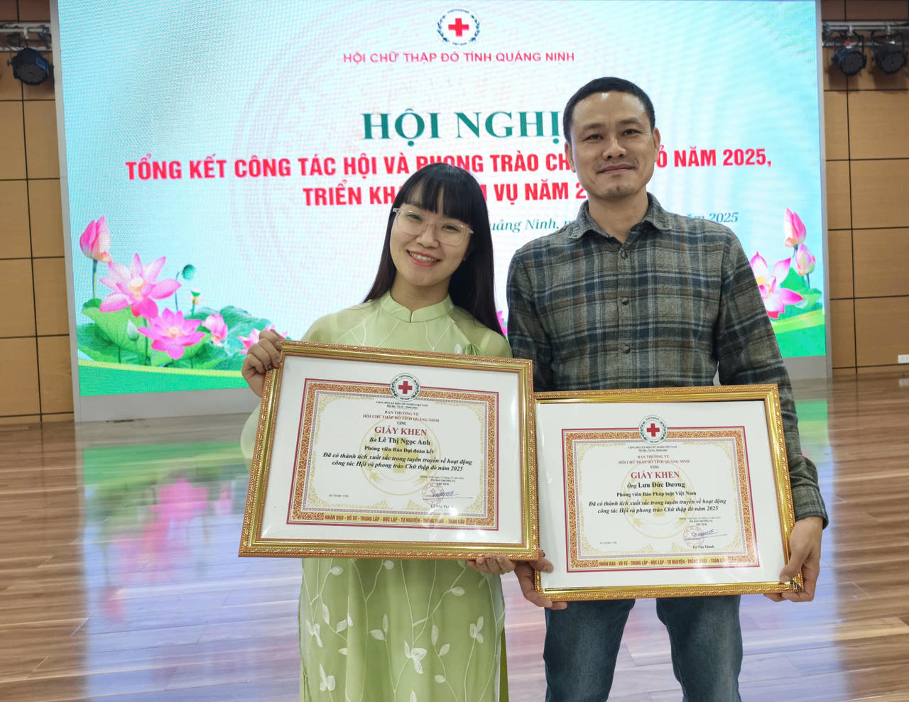 Phóng viên Báo Pháp luật Việt Nam vinh dự được nhận Giấy khen của Chủ tịch Hội Chữ thập đỏ tỉnh Quảng Ninh vì "Đã có thành tích xuất sắc trong tuyên truyền về hoạt động công tác Hội và phong trào Chữ thập đỏ năm 2025"