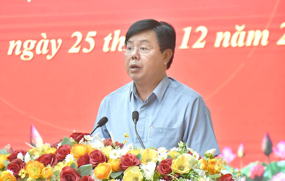 Ủy viên Ban Chấp hành Trung ương Đảng, Bí thư Tỉnh ủy An Giang Nguyễn Tiến Hải phát biểu chỉ đạo hội nghị. (Ảnh: Nam Khôi)