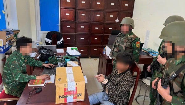 Biên phòng Quảng Trị liên tiếp bắt ma túy và pháo hoa nổ trái phép qua biên giới