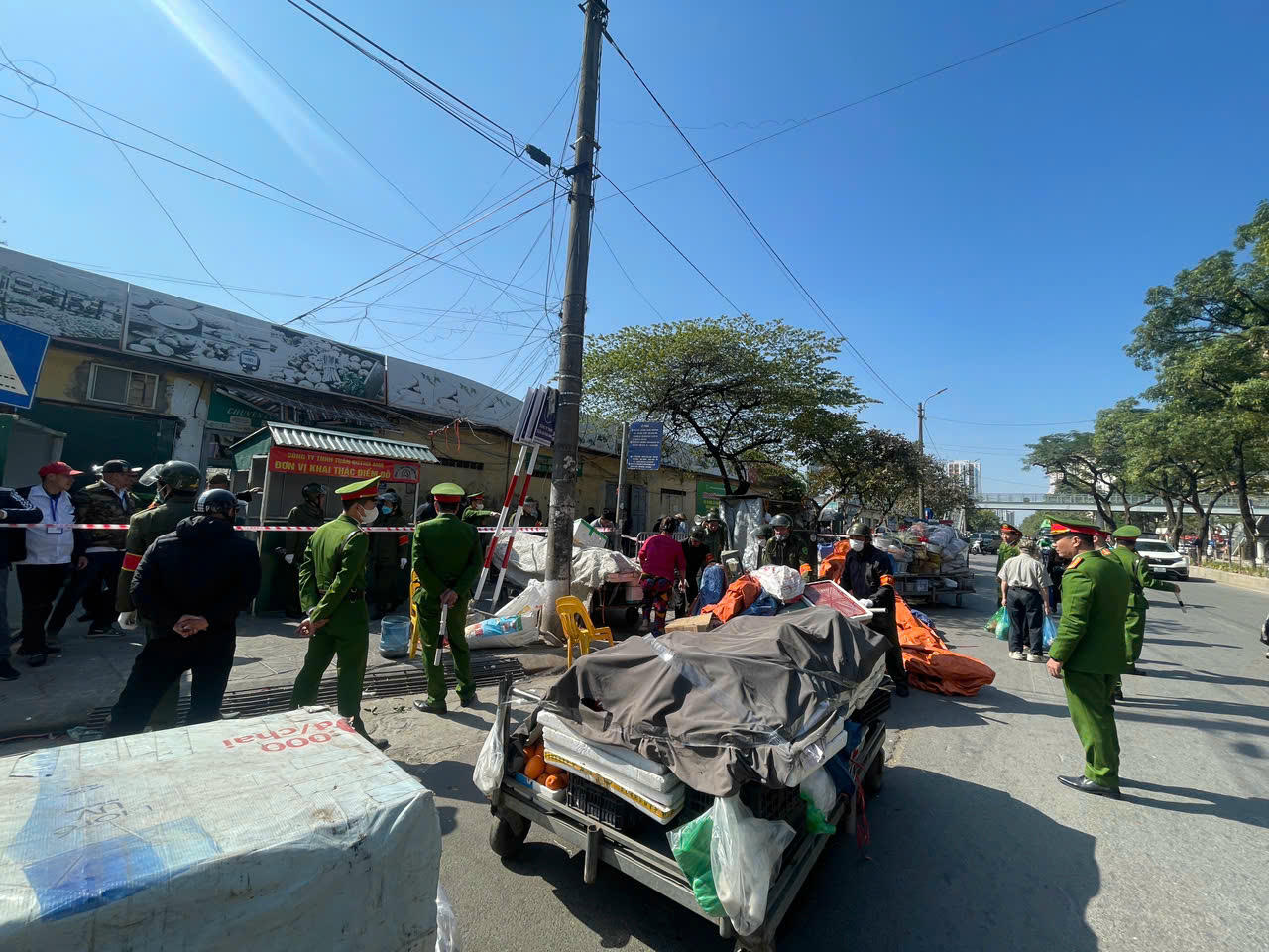 BCĐ 197 phường Hoàng Mai: Giải quyết triệt để vi phạm về trật tự đô thị tại chợ đầu mối phía Nam