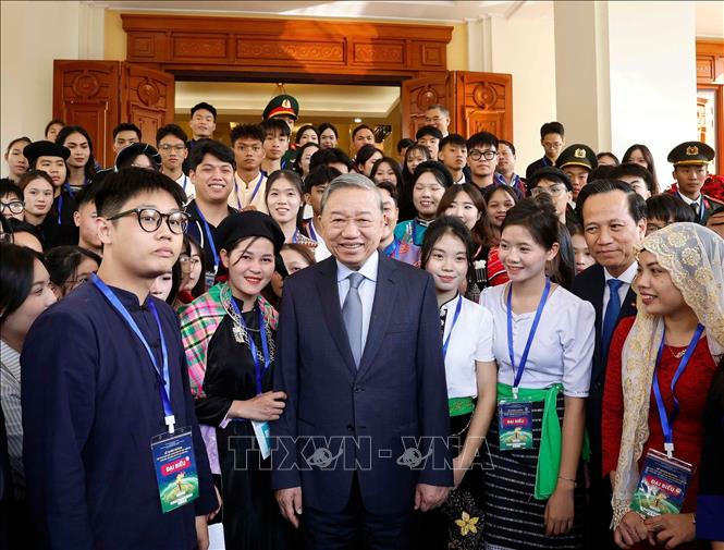 Tổng Bí thư Tô Lâm gặp mặt học sinh, sinh viên, thanh niên dân tộc thiểu số xuất sắc, tiêu biểu. Ảnh: Thống Nhất/TTXVN