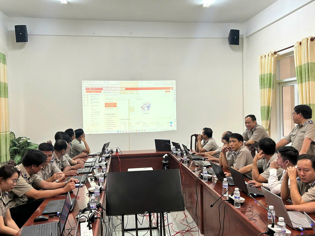 Các công chức THADS tham gia tập huấn phần mềm Tổ chức thi hành án.