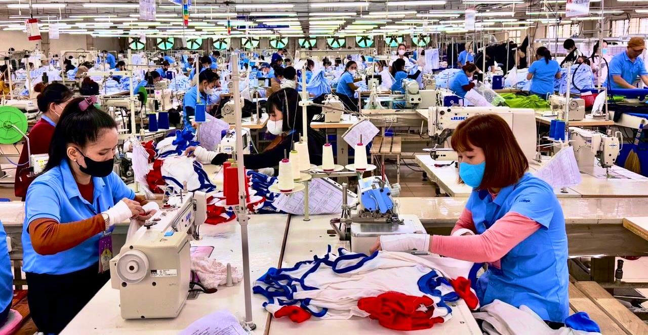 Người lao động tại Đà Nẵng và Quảng Ngãi sắp được nhận thưởng Tết.