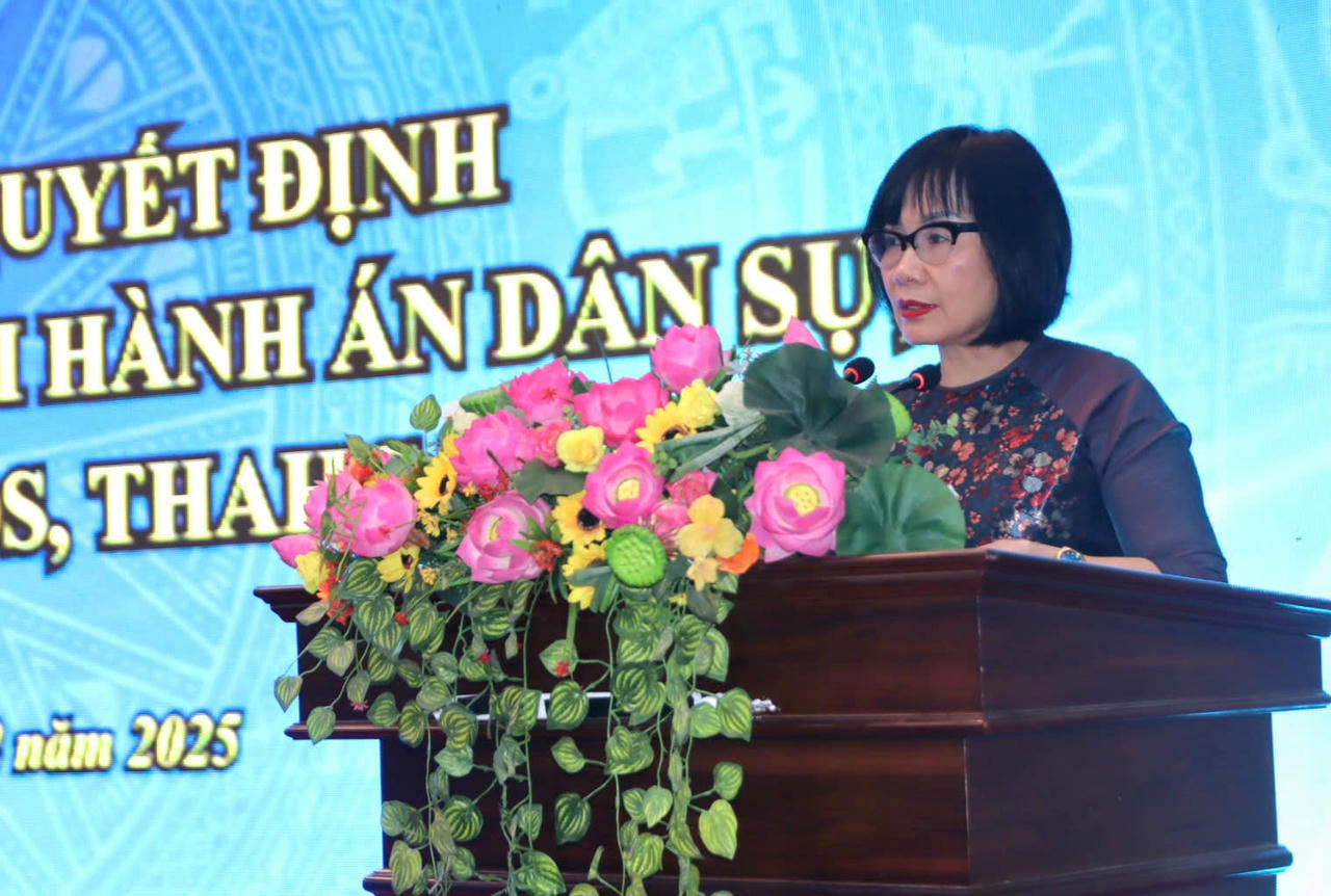 Thứ trưởng Bộ Tư pháp Đặng Hoàng Oanh phát biểu tại Hội nghị.