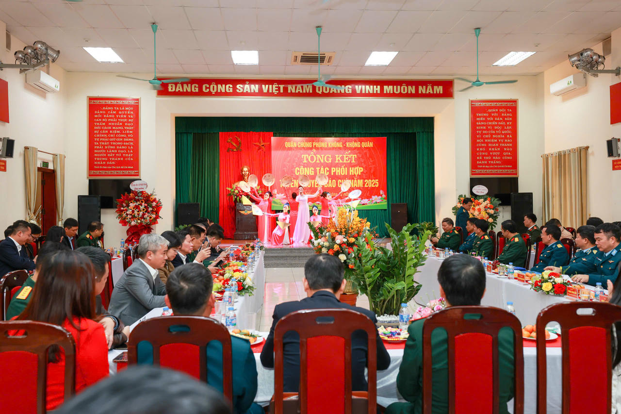 Quang cảnh Hội nghị tổng kết công tác phối hợp tuyên truyền báo chí năm 2025 của Quân chủng Phòng không – Không quân.
