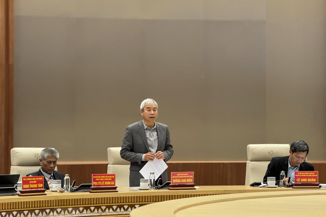Ông&nbsp;Dương Anh Điền, nguyên Bí thư Thành ủy, nguyên Chủ tịch UBND TP phát biểu tại phiên họp.