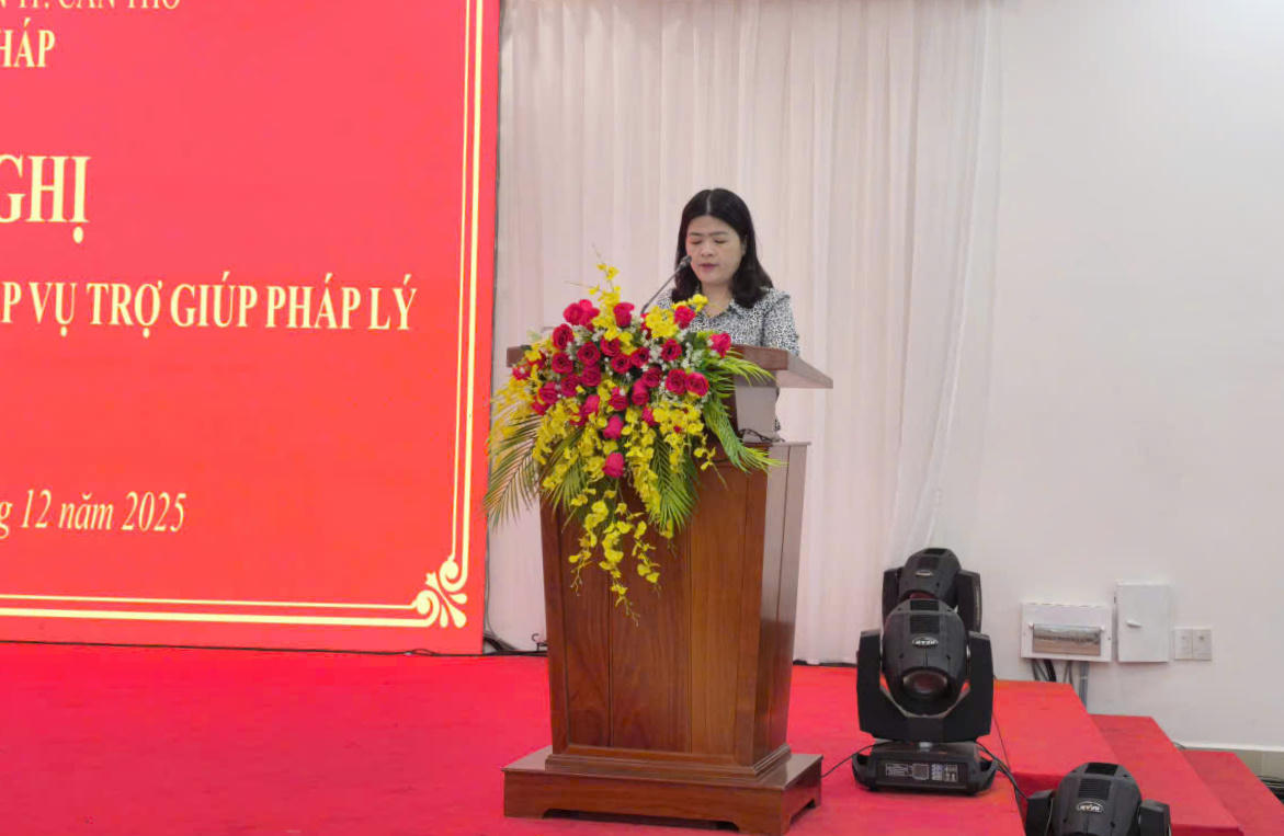 Bà Phạm Thị Minh Huệ, Phó Giám đốc Sở Tư pháp TP. Cần Thơ phát biểu khai mạc hội nghị