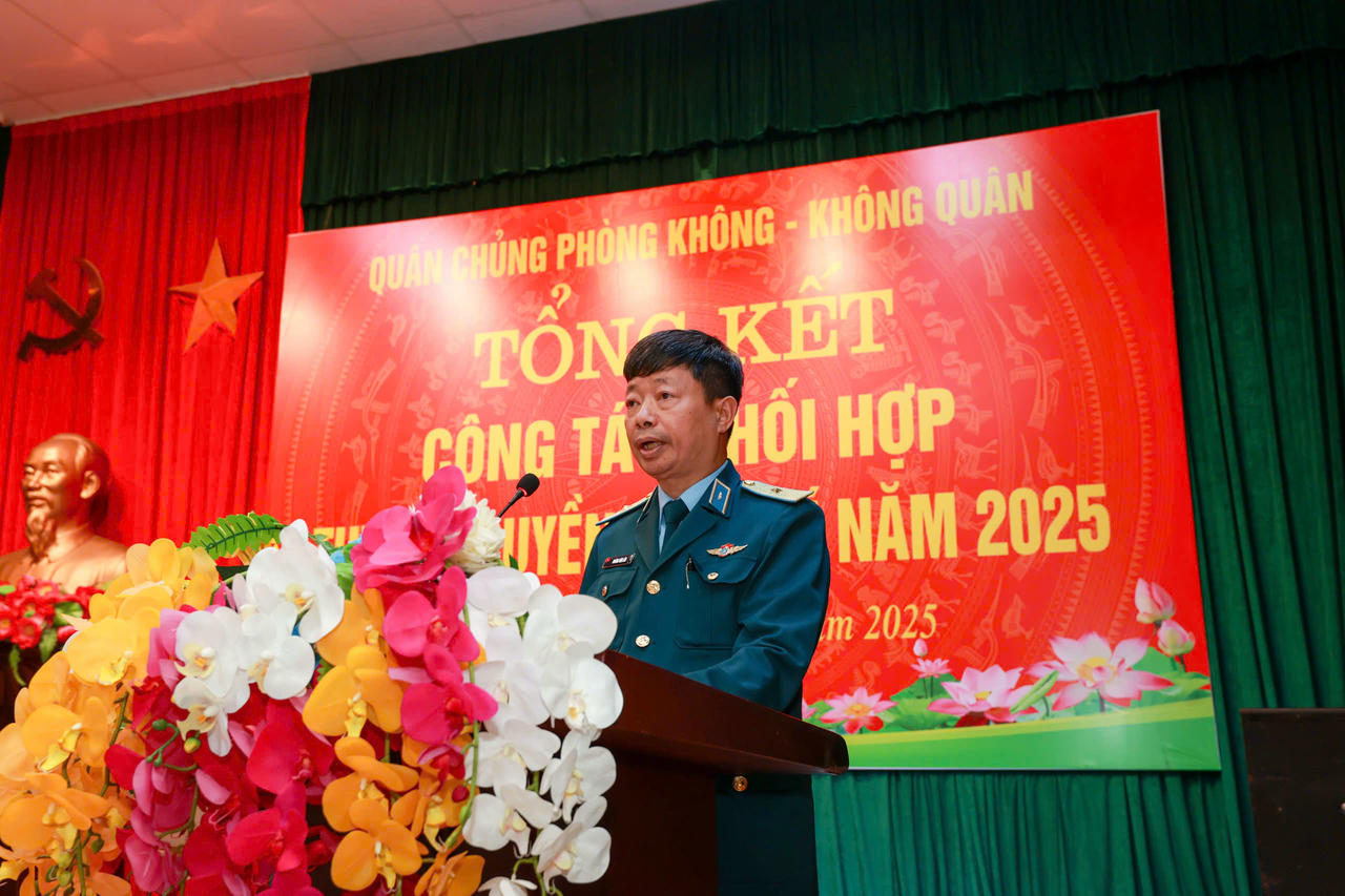 Thiếu tướng Hoàng Văn Lâu phát biểu tại hội nghị